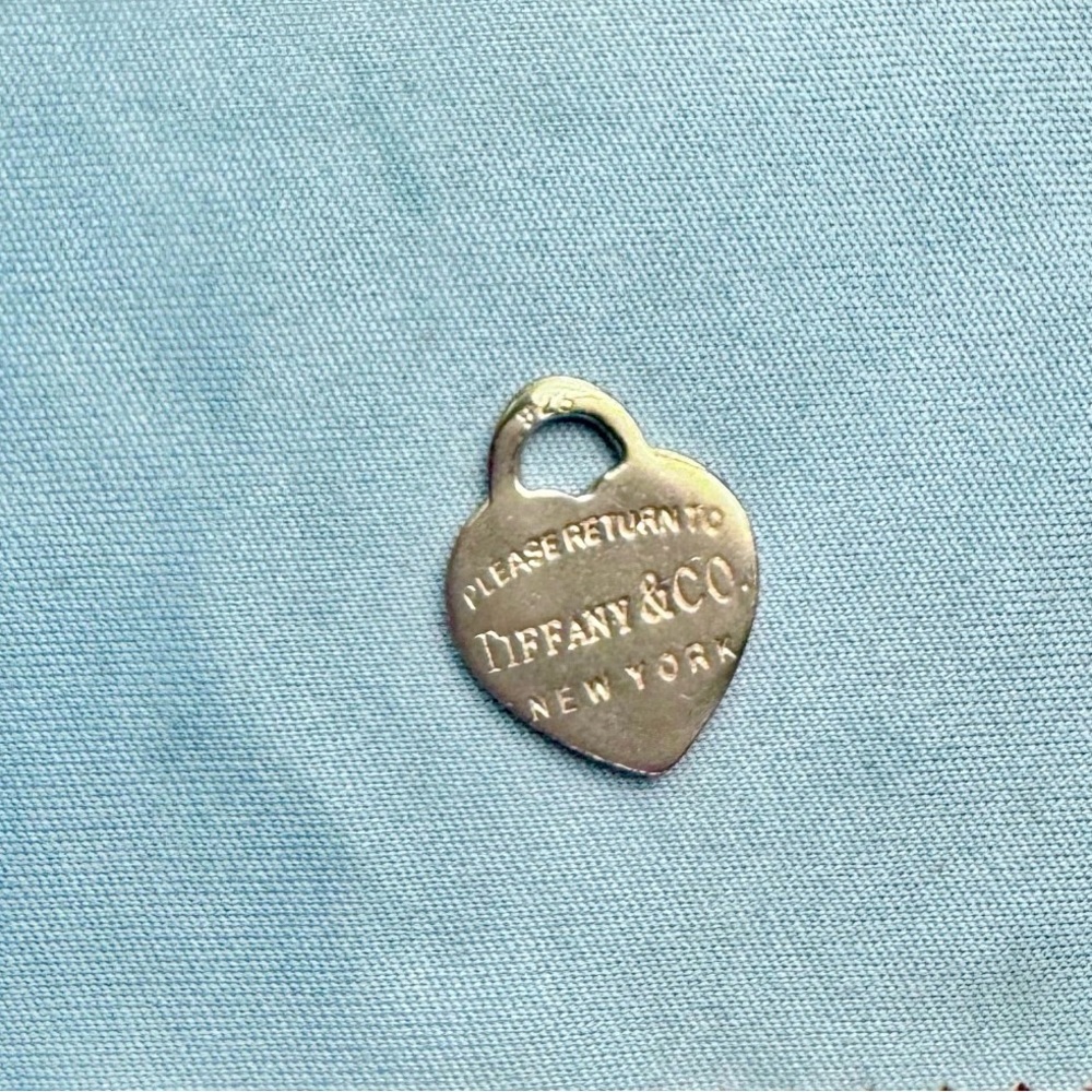 Tiffany & Co. Silver Heart Tag pendant authentic. - Picture 2 of 8